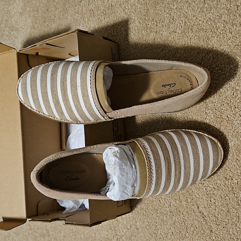 Womens clarks shoes size 6W